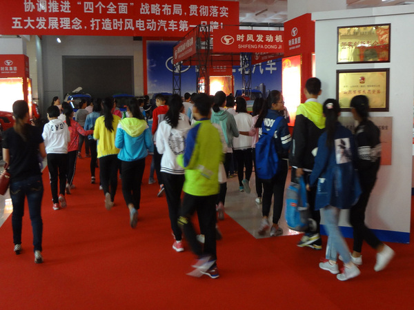 县实验小学部分小学生来Kpay钱包科技展厅开展科普日活动